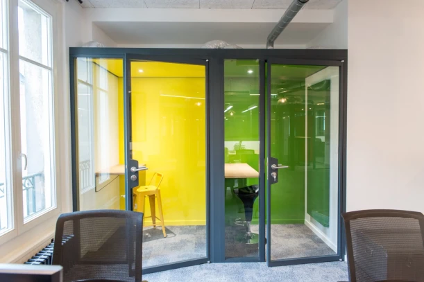 Open Space - 44000 - 3 postes - 240€