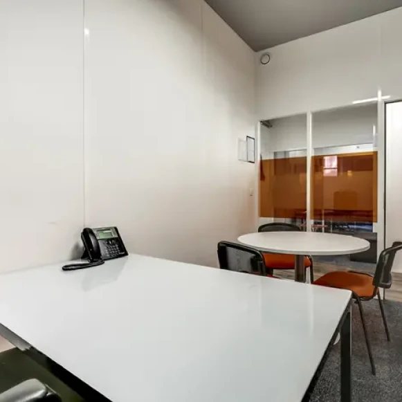 Bureau privé 10 m² 2 postes Coworking Rue de Richelieu Paris 75002 - photo 3