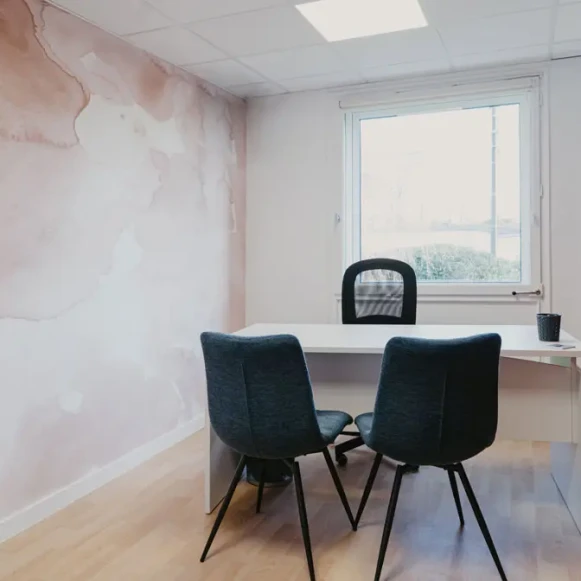 Bureau privé 11 m² 2 postes Location bureau Impasse Ampère La Roche-sur-Yon 85000 - photo 1