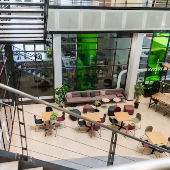 Bureau privé 15 m² 4 postes Coworking Rue Lortet Lyon 69007 - photo 6