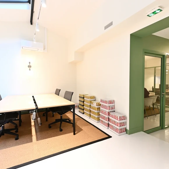 Espace indépendant 170 m² 24 postes Location bureau Rue Pierre Chausson Paris 75010 - photo 10