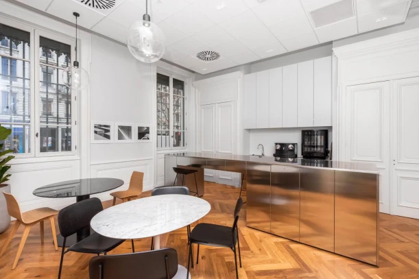 Bureau privé - 69003 - 8 postes - 3422€