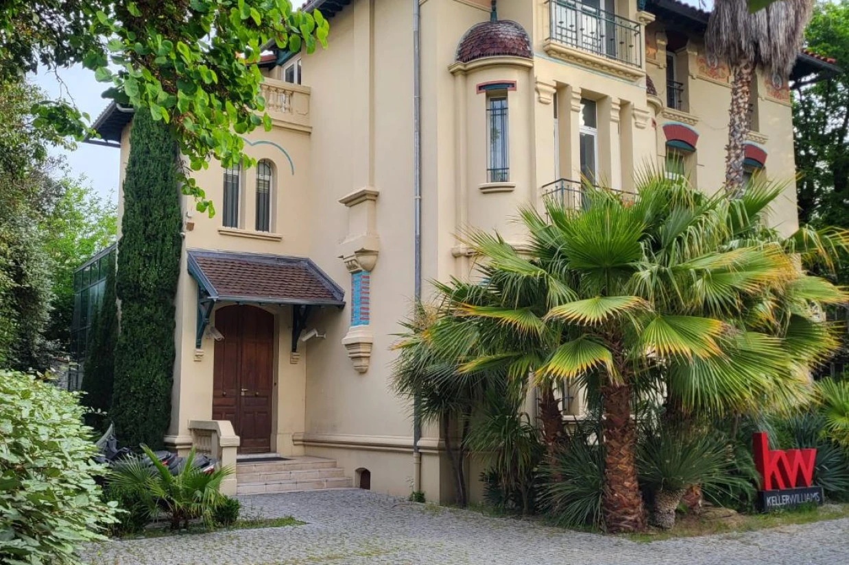 Open Space - 13008 - 40 postes - 290€