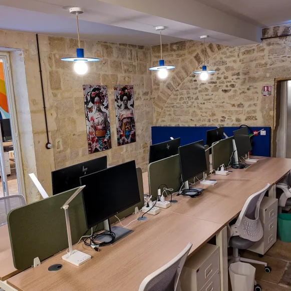 Bureau privé 31 m² 7 postes Coworking Rue de l'Université Montpellier 34000 - photo 2