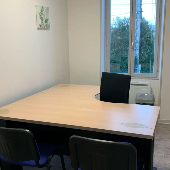 Bureau privé 10 m² 1 poste Coworking Rue Jules Ferry Auxerre 89000 - photo 1