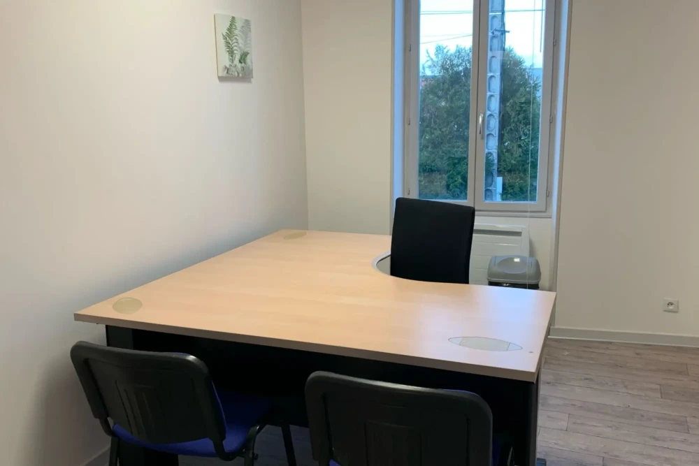 Bureau privé - 89000 - 1 poste - 300€