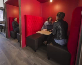 Grande salle de réunion