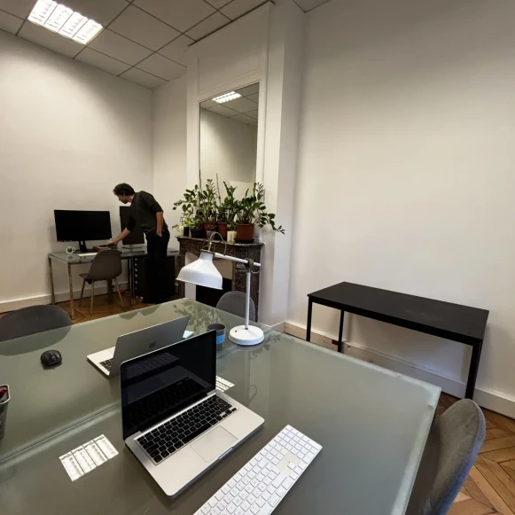 Bureau privé 23 m² 4 postes Location bureau Rue Blanche Paris 75009 - photo 5