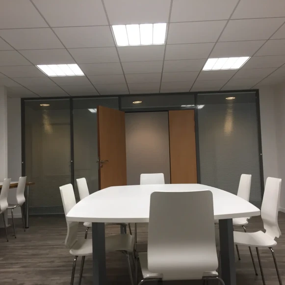 Bureau privé 30 m² 4 postes Location bureau  Feucherolles 78810 - photo 5