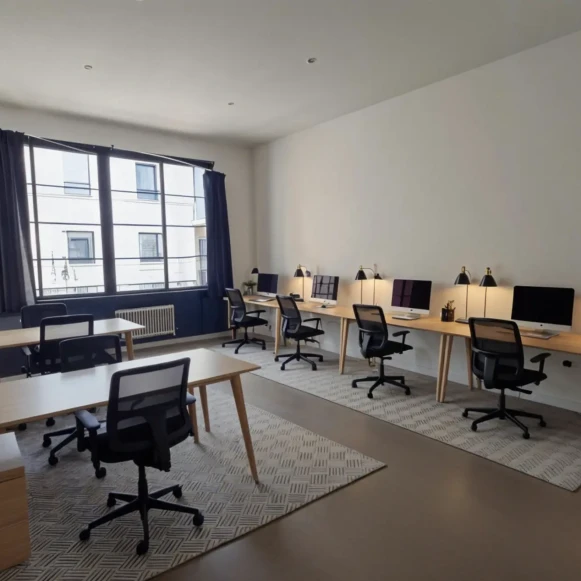 Bureau privé 25 m² 8 postes Location bureau Rue Fernand Belliard Bordeaux 33100 - photo 1