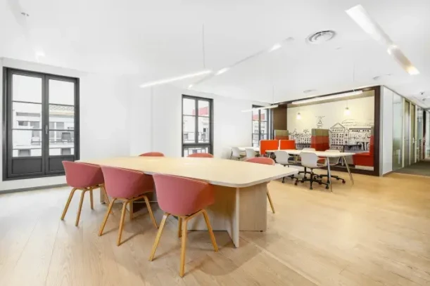 Bureau privé - 06000 - 10 postes - 2535€