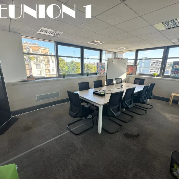 Bureau privé 18 m² 4 postes Coworking Rue Maurice Hartmann Issy-les-Moulineaux 92130 - photo 2