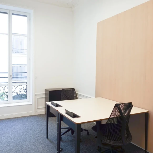 Bureau privé 13 m² 2 postes Coworking Rue de la Victoire Paris 75009 - photo 3