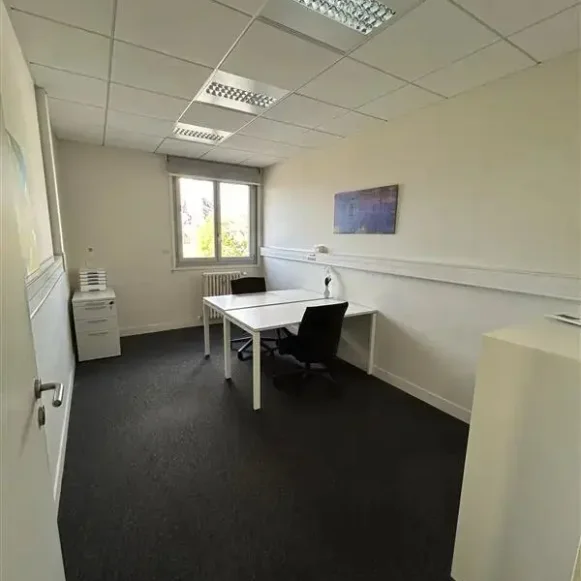 Bureau privé 15 m² 5 postes Coworking Rue du Pont de Paris Beauvais 60000 - photo 9