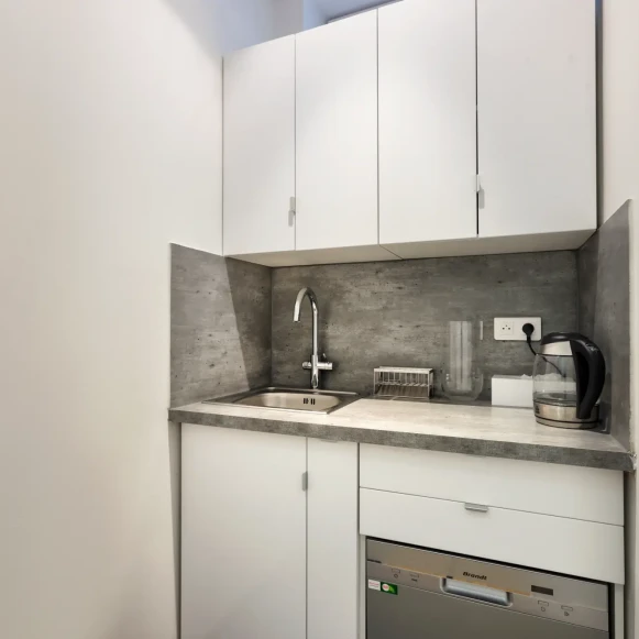Bureau privé 16 m² 1 poste Location bureau Rue d'Artois Paris 75008 - photo 9