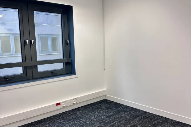 Bureau privé - 92150 - 2 postes - 700€