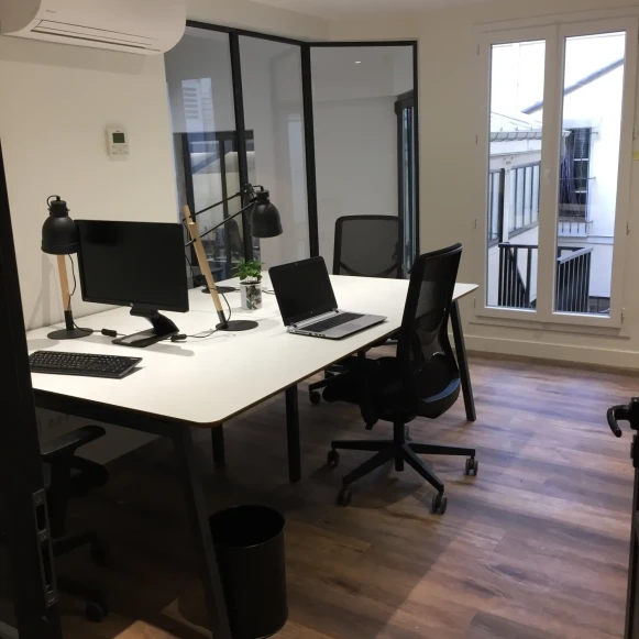 Bureau privé 25 m² 6 postes Coworking Rue de Tocqueville Paris 75017 - photo 5