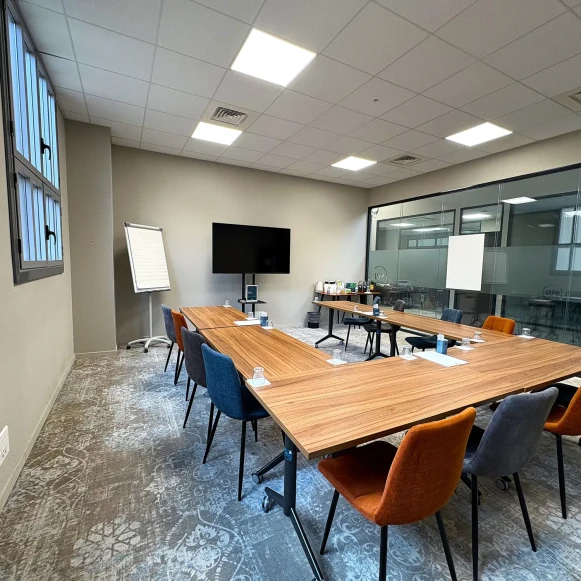 Bureau privé 10 m² 2 postes Coworking Avenue Thiers Nice 06000 - photo 6