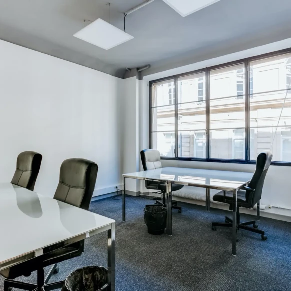 Bureau privé 18 m² 4 postes Coworking Rue de Richelieu Paris 75002 - photo 3