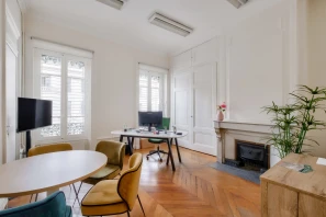 Espace indépendant - 69001 - 12 postes - 5200€