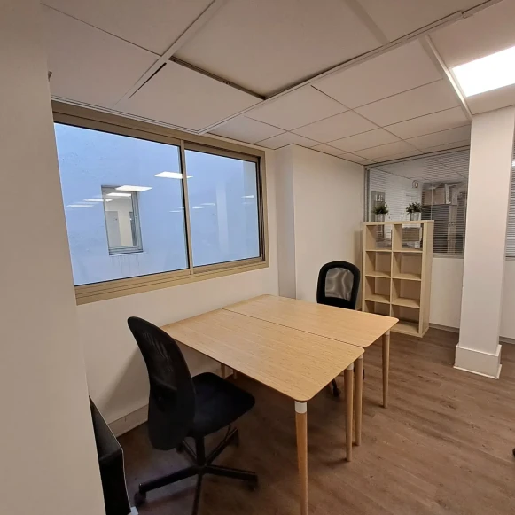 Bureau privé 20 m² 5 postes Coworking Rue Cardinet Paris 75017 - photo 2
