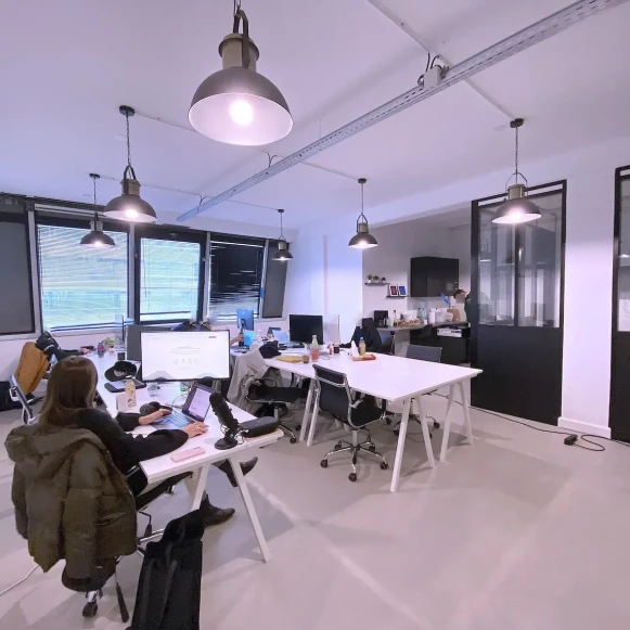 Bureau privé 53 m² 12 postes Location bureau Rue de Paradis Paris 75010 - photo 1