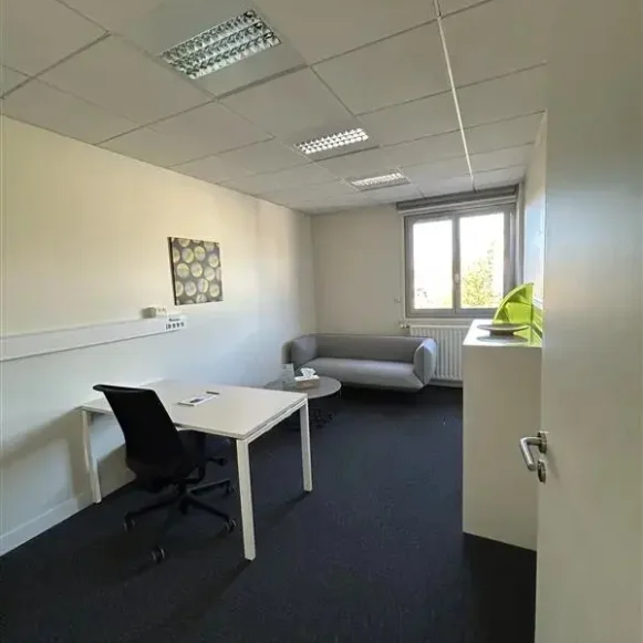 Bureau privé 15 m² 5 postes Coworking Rue du Pont de Paris Beauvais 60000 - photo 1