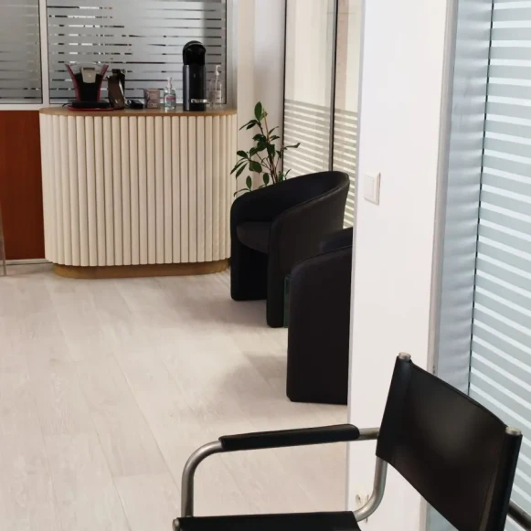 Bureau privé 6 m² 2 postes Location bureau Rue Saint-Lazare Paris 75009 - photo 4