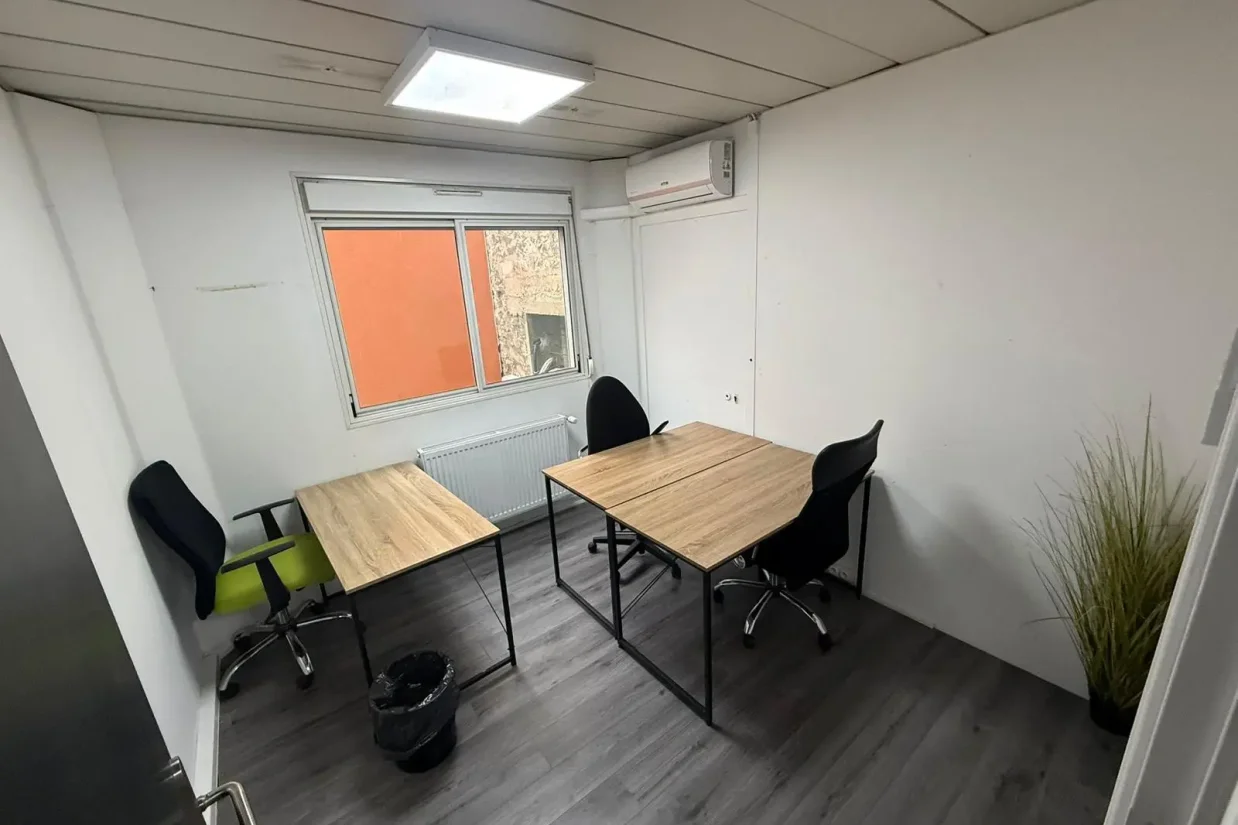 Bureau privé - 93100 - 2 postes - 400€