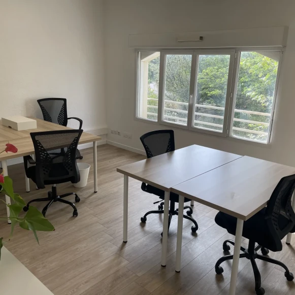 Bureau privé 20 m² 5 postes Coworking Rue Pierre Semard Le Soler 66270 - photo 1