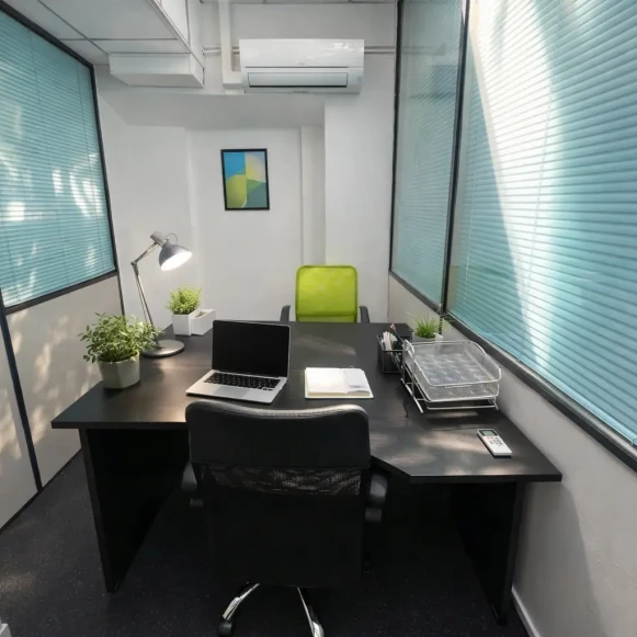 Bureau privé 12 m² 2 postes Location bureau Rue Rabelais Montreuil 93100 - photo 1