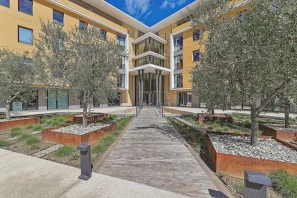 Bureau privé - 13290 - 2 postes - 850€