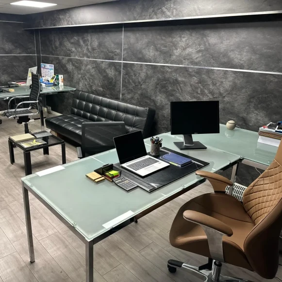 Bureau privé 28 m² 7 postes Location bureau Avenue des Champs-Élysées Paris 75008 - photo 3