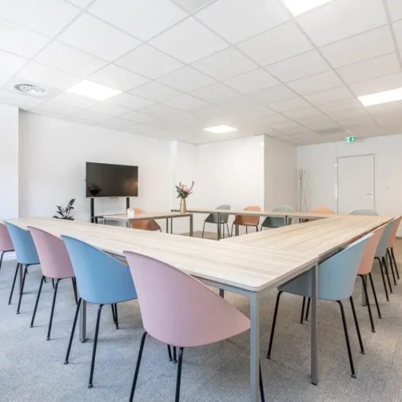 Bureau privé 50 m² 16 postes Location bureau Rue Salvador Allende Poitiers 86000 - photo 1