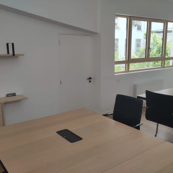 Bureau privé 30 m² 8 postes Location bureau Rue Julien Lacroix Paris 75020 - photo 1