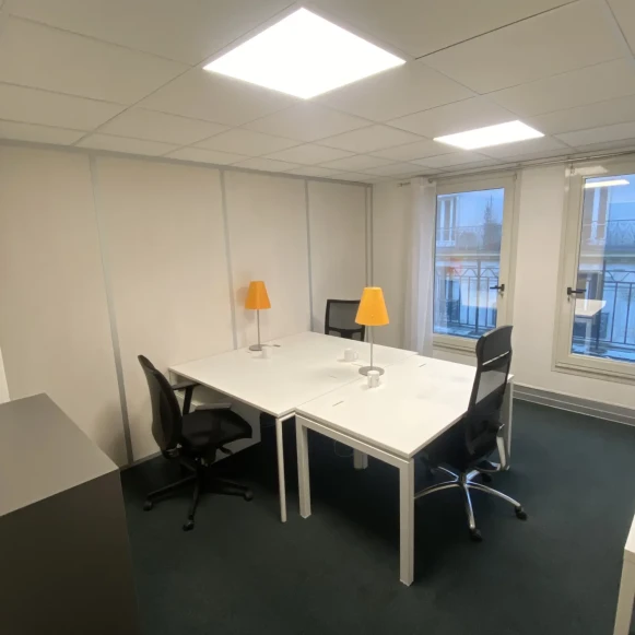 Bureau privé 15 m² 2 postes Location bureau Rue des Petits Hôtels Paris 75010 - photo 4