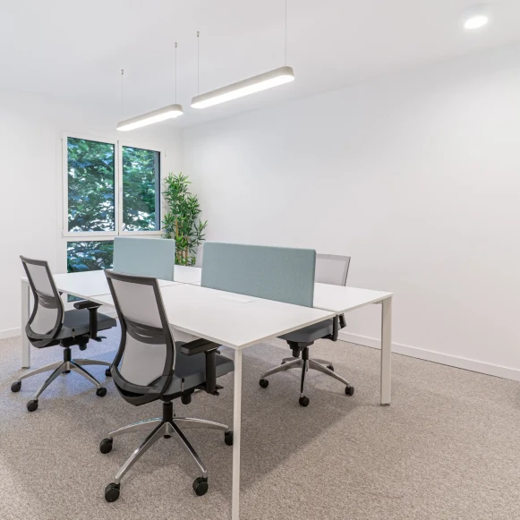 Bureau privé 16 m² 4 postes Location bureau Boulevard Carabacel Nice 06000 - photo 1