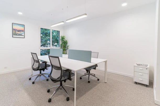 Bureau privé - 06000 - 4 postes - 1390€