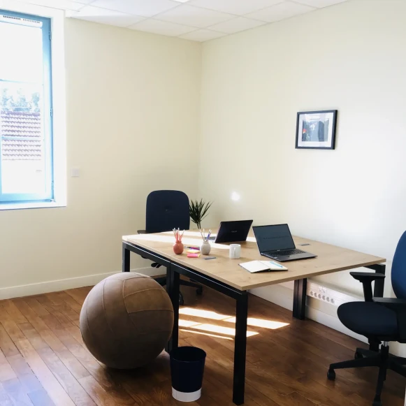 Bureau privé 20 m² 2 postes Coworking Impasse le Quenotin Chagny 71150 - photo 1
