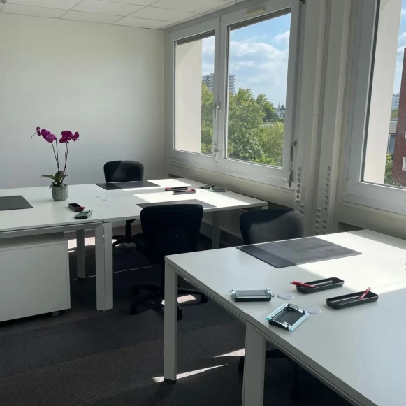 Bureau privé 30 m² 8 postes Location bureau Boulevard Vincent Gâche Nantes 44200 - photo 1