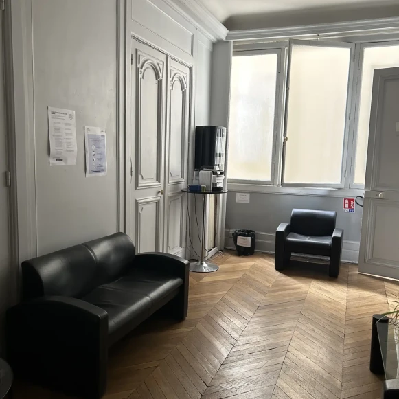 Bureau privé 46 m² 9 postes Location bureau Avenue Marceau Paris 75008 - photo 5
