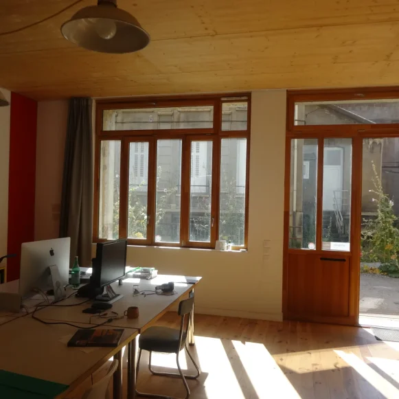 Open Space  2 postes Coworking Rue Pierre Bérard Saint-Étienne 42000 - photo 1