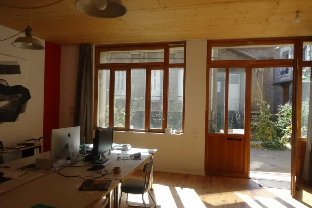 Open Space - 42000 - 2 postes - 170€