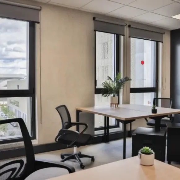 Bureau privé 24 m² 4 postes Coworking Rue Bernard Giraudeau Montpellier 34080 - photo 1
