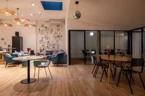 Bureau privé - 75010 - 2 postes - 900€