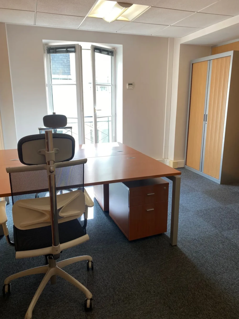 Bureau privé - 75001 - 3 postes - 2220€