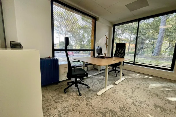 Bureau privé - 13290 - 2 postes - 900€