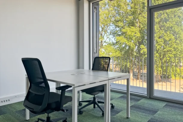 Bureau privé - 49000 - 3 postes - 592€