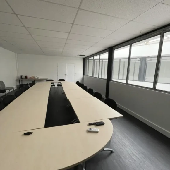Bureau privé 45 m² 10 postes Location bureau Allée du Grand Coquille Saint-Jean-de-Braye 45800 - photo 5
