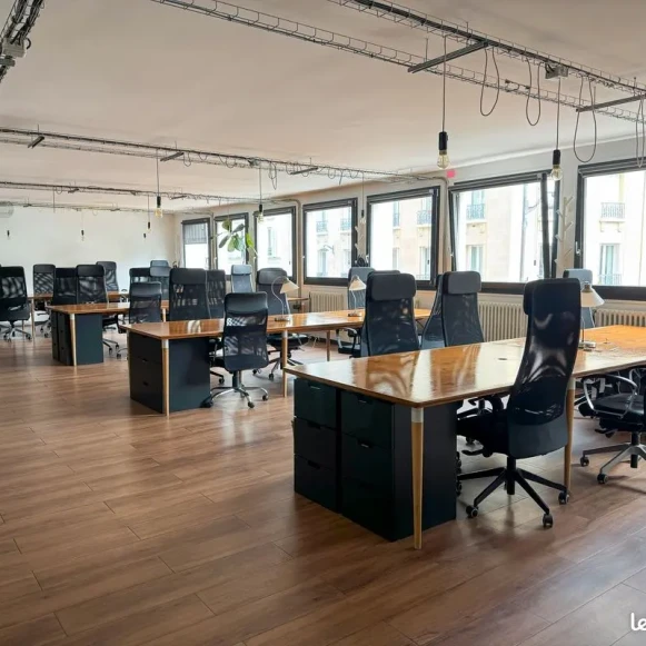 Open Space  26 postes Location bureau Rue de Saussure Paris 75017 - photo 1
